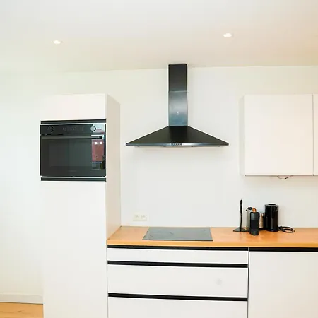 Apartman Modern 1br & 1lr Apartment, 10 Min Walk To Center